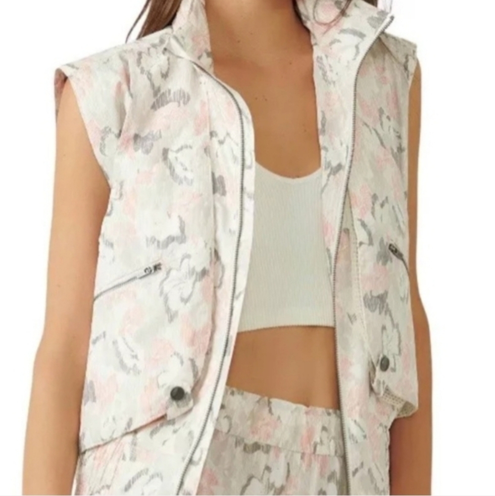 Free People Movement NWTs Off the Grid Printed Vest - Picture 3 of 6